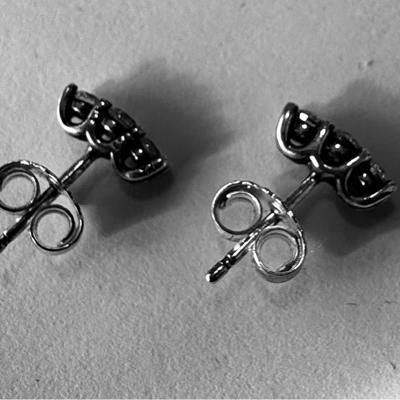 Earrings by Pandora - Picture 3 of 4